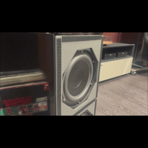 Thumbnail of the video review https://www.youtube.com/watch?v=E_uzUDhY6dU