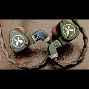 Thumbnail of the video review https://www.youtube.com/watch?v=QOYW7AnE_3w