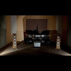 Thumbnail of the video review https://www.youtube.com/watch?v=2_ToWOEYboM