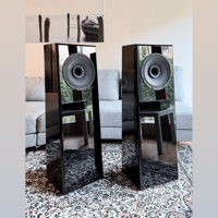 Daniel Hertz Amber Midnight variant 4