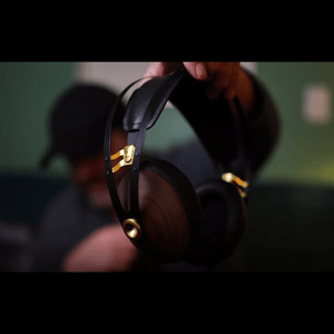 Thumbnail of the video review https://www.youtube.com/watch?v=W2g8xHDXNW4