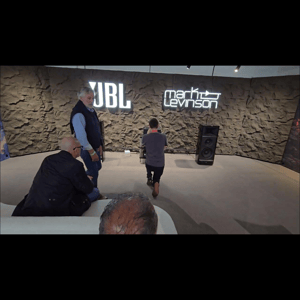 Thumbnail of the video review https://www.youtube.com/watch?v=NvAUsDY8r5M