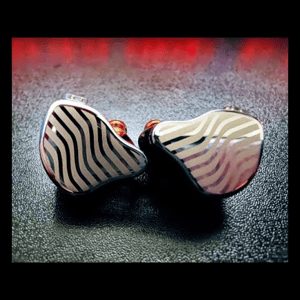 Thumbnail of the video review https://www.youtube.com/watch?v=hNuAfjVA6tc