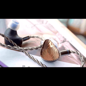 Thumbnail of the video review https://www.youtube.com/watch?v=NjU2dFMX3OE