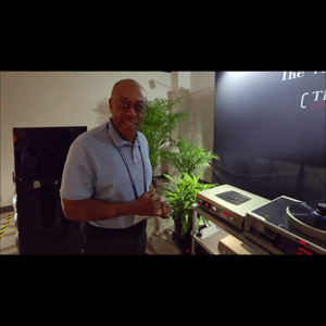 Thumbnail of the video review https://www.youtube.com/watch?v=nzwLUPuWwYA