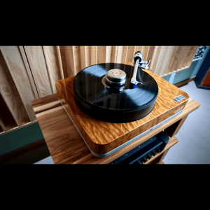 Thumbnail of the video review https://www.youtube.com/watch?v=UQWGOBOyU2E