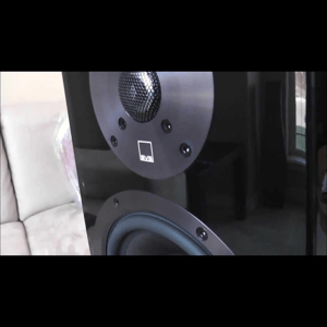 Thumbnail of the video review https://www.youtube.com/watch?v=GMBdm5xjJVI