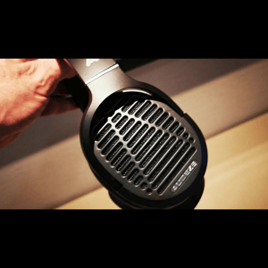 Thumbnail of the video review https://www.youtube.com/watch?v=v4rA-GoZnwo