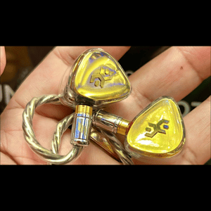 Thumbnail of the video review https://www.youtube.com/watch?v=_LRBYiS7wO8