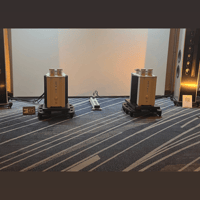 Harmonic Resolution Systems SXRC Audio Stand variant 7