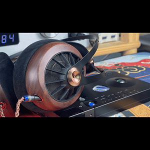 Thumbnail of the video review https://www.youtube.com/watch?v=XJ98GMvWX3k