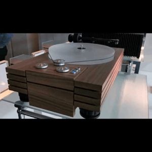 Thumbnail of the video review https://www.youtube.com/watch?v=KAWqEM2mHbY