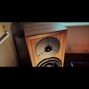 Thumbnail of the video review https://www.youtube.com/watch?v=FHY9mo73naY