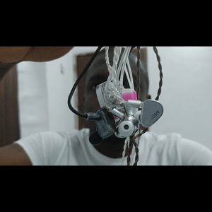 Thumbnail of the video review https://www.youtube.com/watch?v=rq7QMZD8Fy0