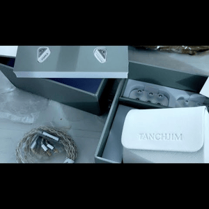 Thumbnail of the video review https://www.youtube.com/watch?v=37FkjICKhN8