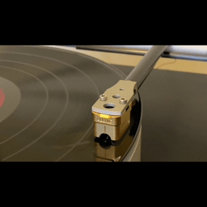 Thumbnail of the video review https://www.youtube.com/watch?v=Xqdr9GgYn-A