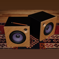 DeVore Fidelity micr/O Speakers variant 1