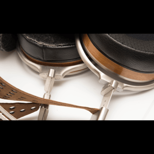 Thumbnail of the video review https://www.youtube.com/watch?v=DZF7DXID1N4