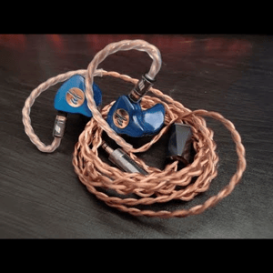 Thumbnail of the video review https://www.youtube.com/watch?v=Nb8hj3Q8VmY