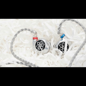 Thumbnail of the video review https://www.youtube.com/watch?v=RtHgeVJ8jG0